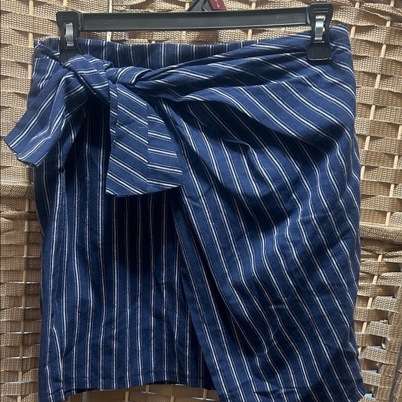 Essue Blue and White Striped Skirt Set - Picture 5 of 8